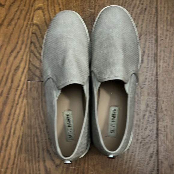 Steve Madden Grey slip on size 9 - Picture 3 of 4